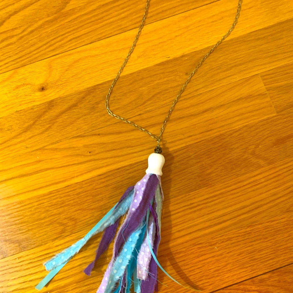 Tasseled necklace